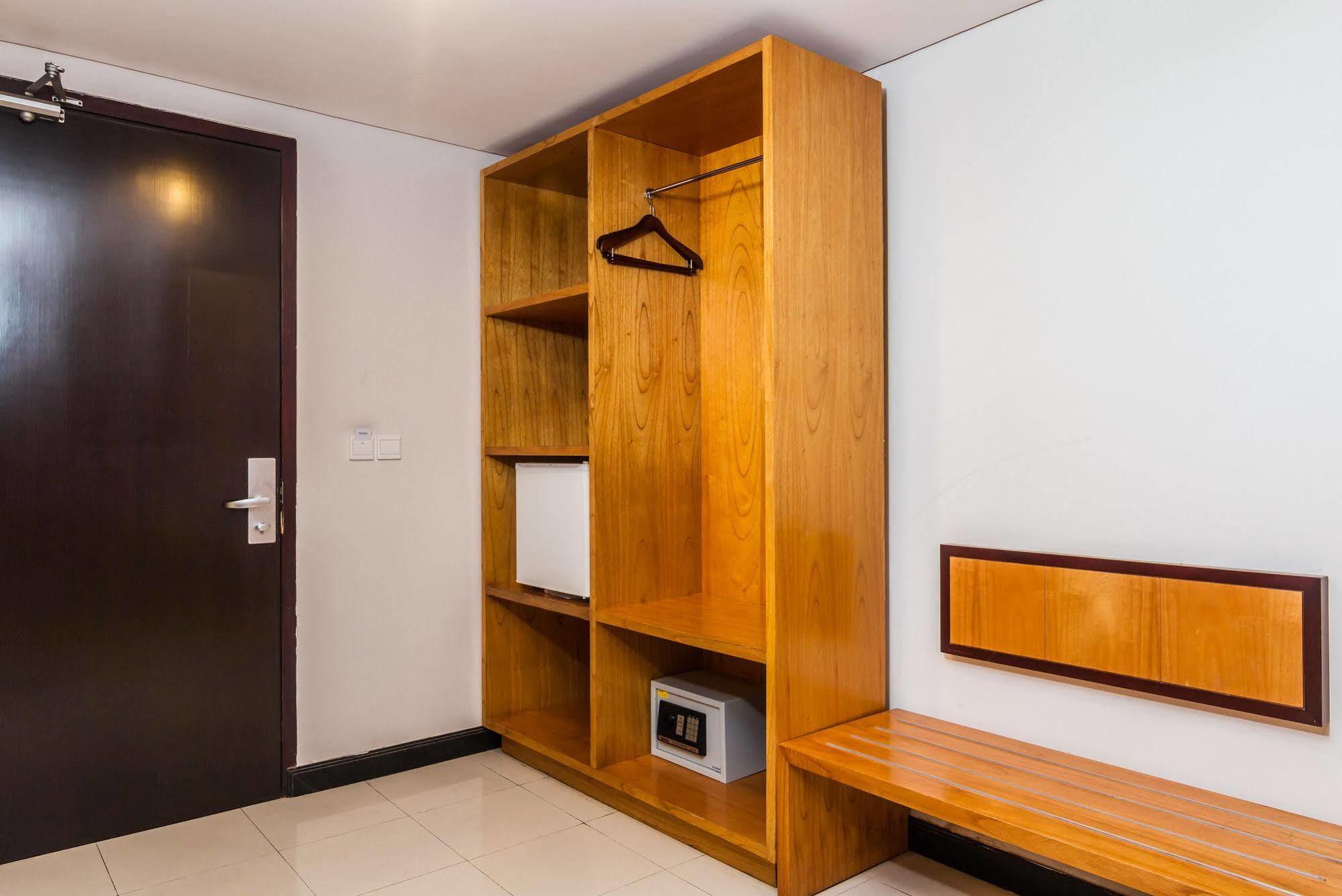 Zen Rooms Kuta Beach Poppies Lane Bagian luar foto