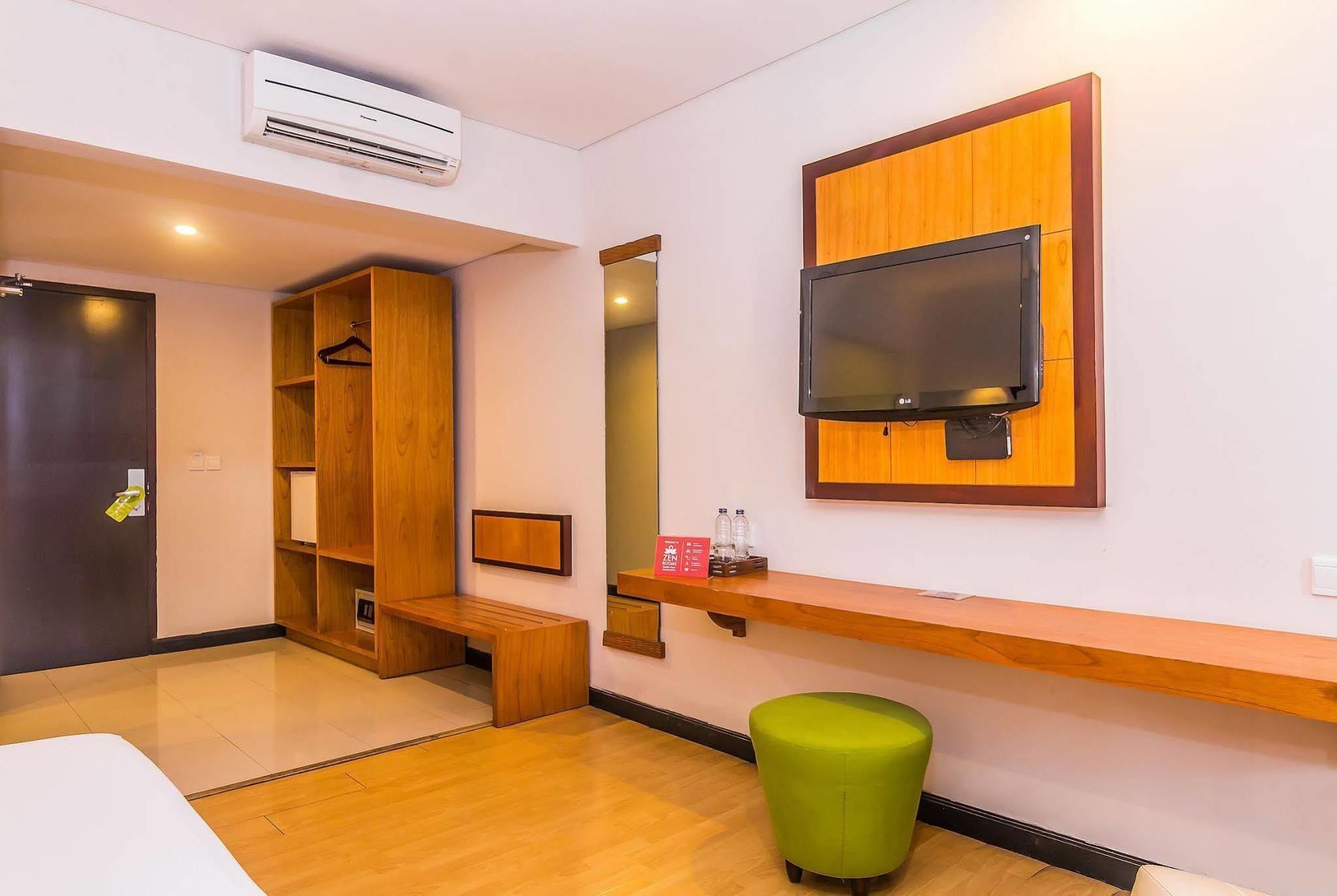 Zen Rooms Kuta Beach Poppies Lane Bagian luar foto