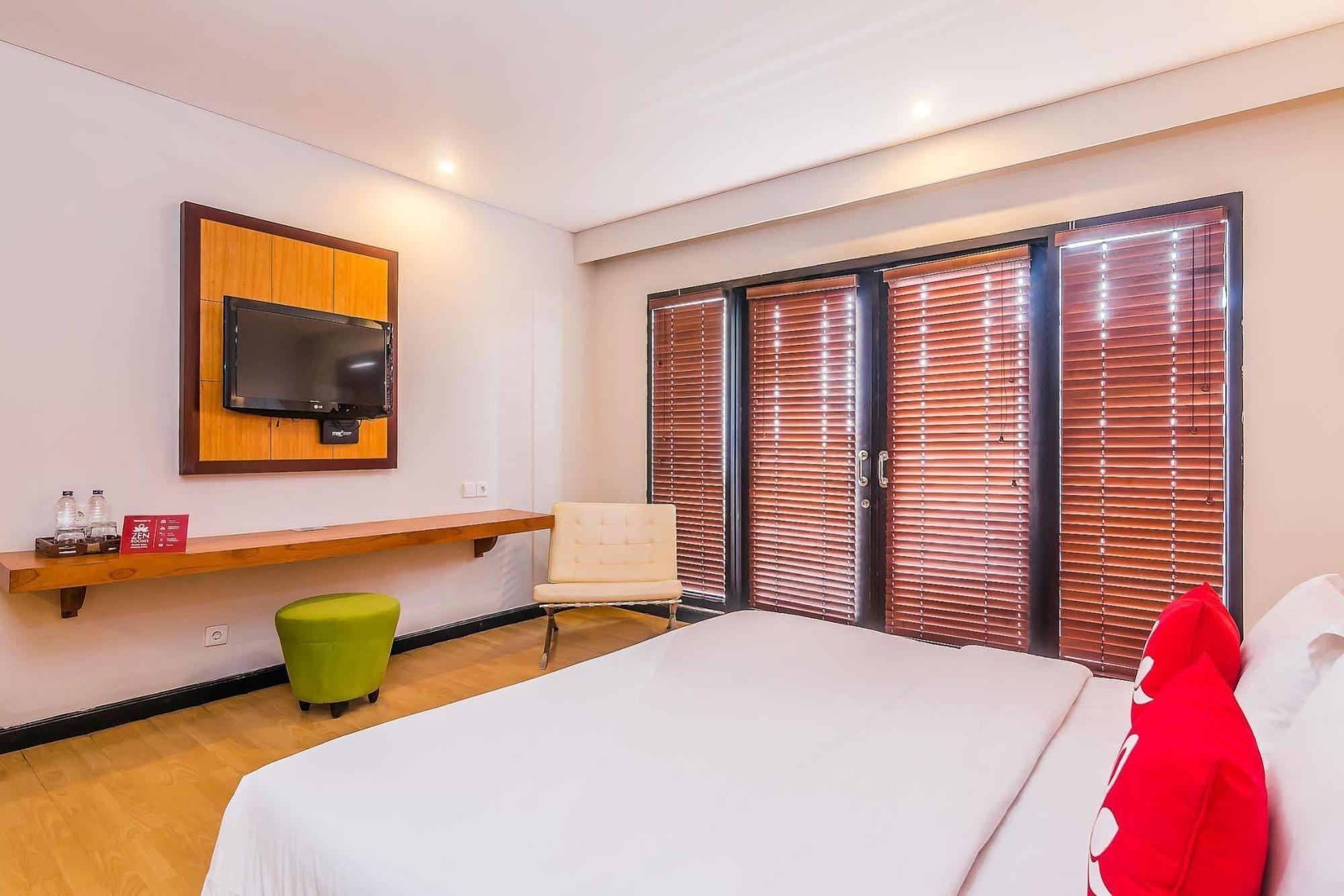 Zen Rooms Kuta Beach Poppies Lane Bagian luar foto
