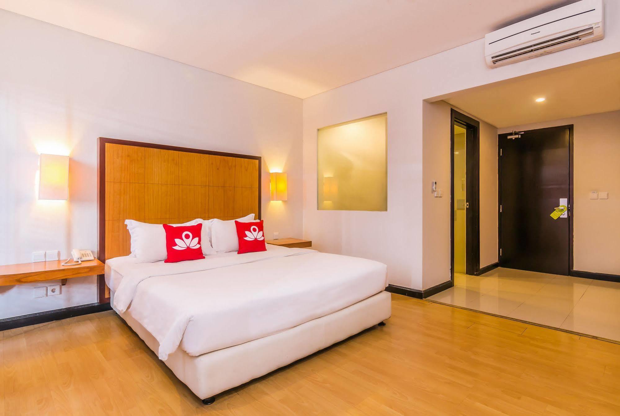 Zen Rooms Kuta Beach Poppies Lane Bagian luar foto