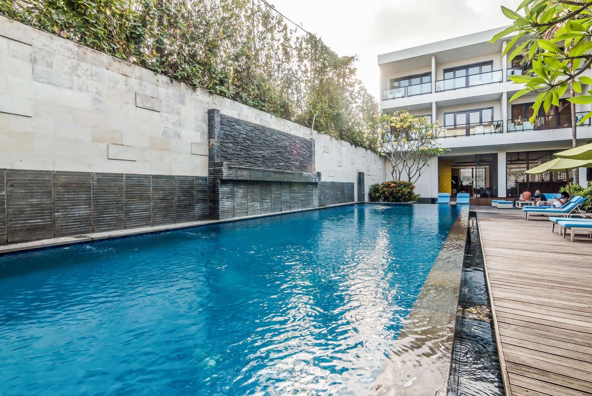 Zen Rooms Kuta Beach Poppies Lane Bagian luar foto