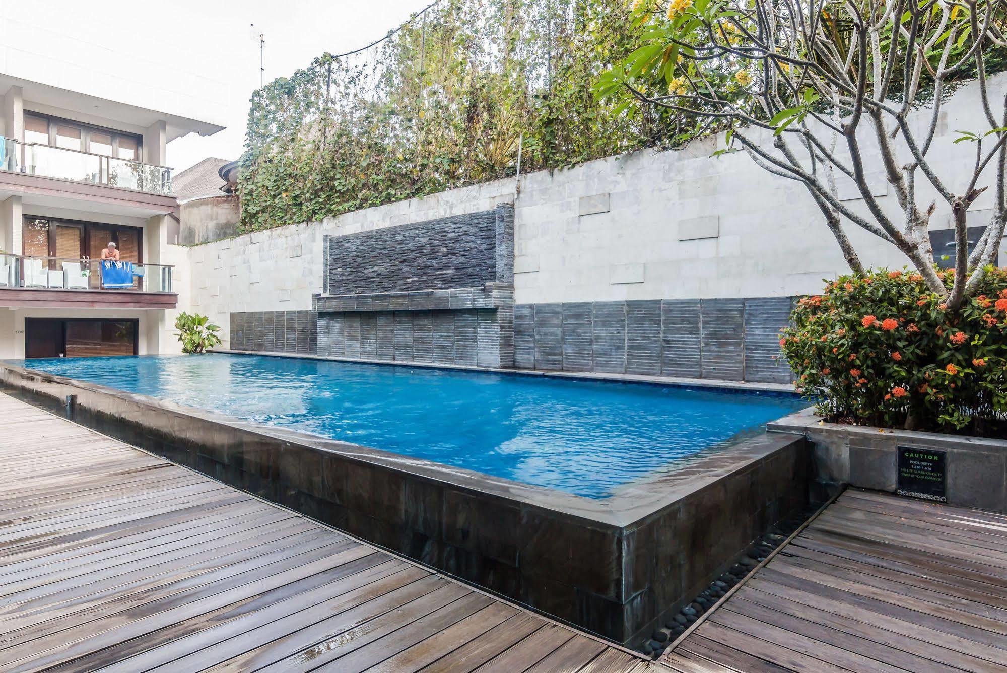 Zen Rooms Kuta Beach Poppies Lane Bagian luar foto