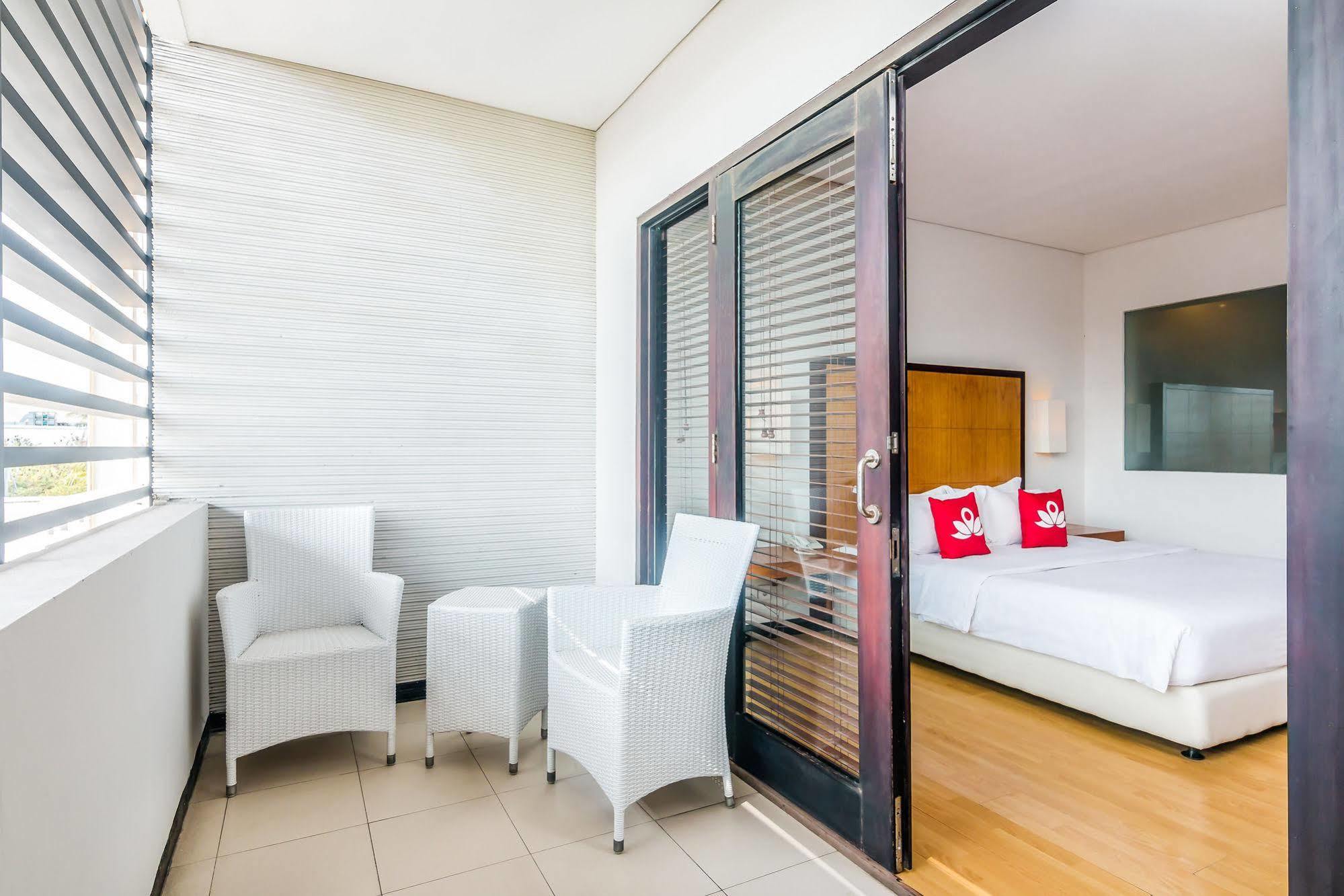 Zen Rooms Kuta Beach Poppies Lane Bagian luar foto